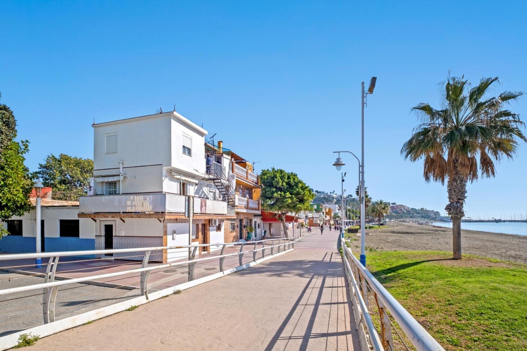 Apartamento Frente A La Playa Malaga Bagian luar foto