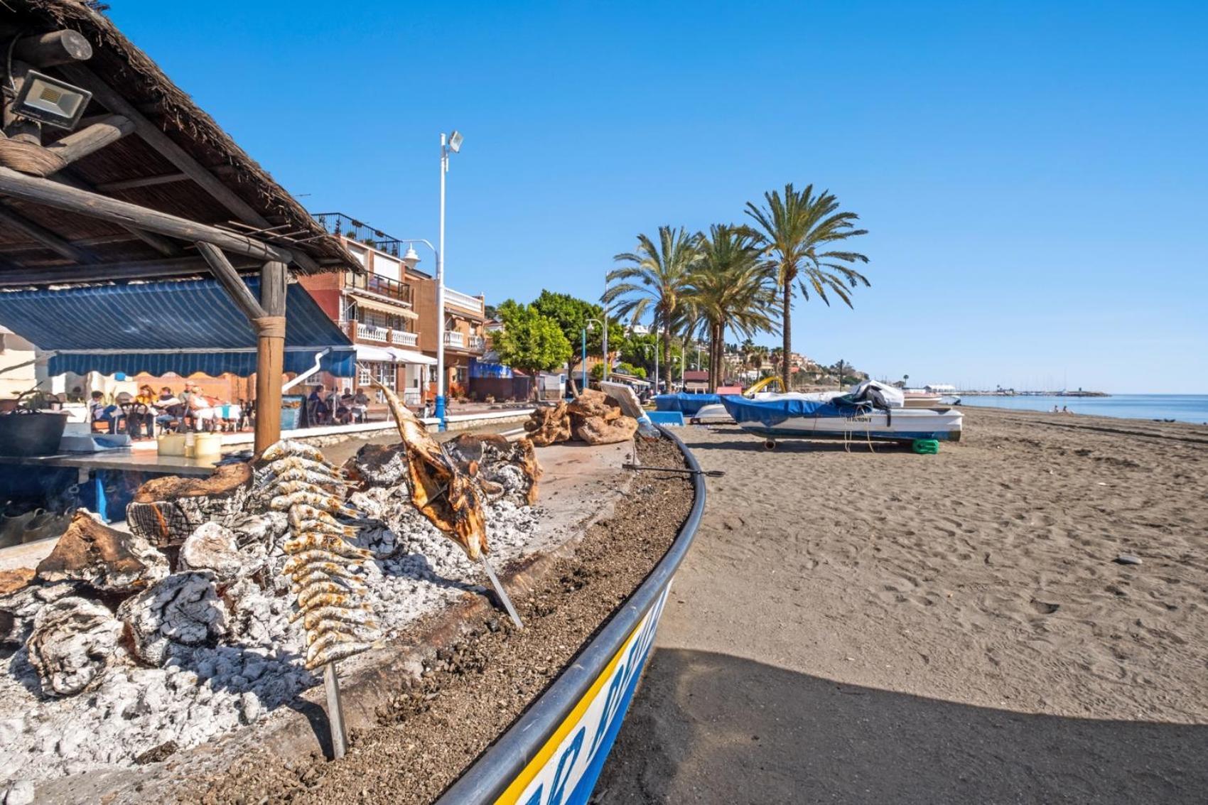 Apartamento Frente A La Playa Malaga Bagian luar foto